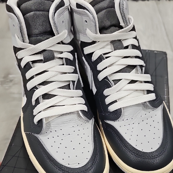 New High-Top Sneakers in Black and White - Picture 3 of 7